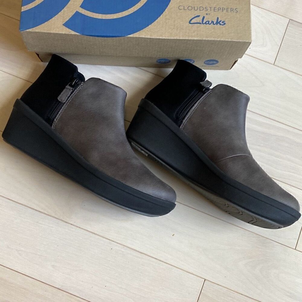 Clarks Women's Step Rose Up Casual Ankle Boots Gray Size 6.5 W NWT